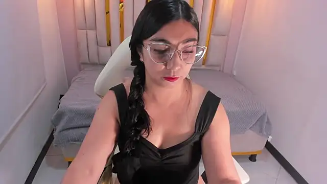 Karla hernandez  online show from 02/13/25, 11:06