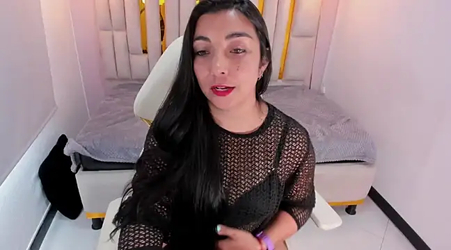 Karla hernandez  online show from 03/05/25, 05:29