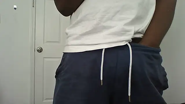 Snapshot of ThatDickSexy2 chatting on 09/19/25, 07:03 ThatDickSexy2 online show from 09/19/25, 07:03