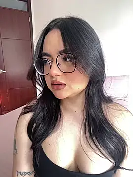 Snapshot of montmariana chatting on 03/10/26, 03:50 montmariana online show from 03/10/26, 03:50