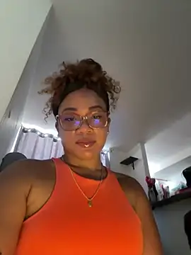 Snapshot of ashley_Tompson1 chatting on 04/21/26, 12:44 ashley Tompson1 online show from 04/21/26, 12:44