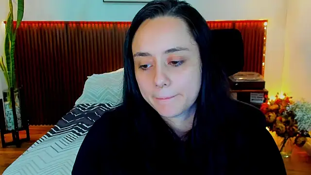 Snapshot of KatherineBond chatting on 12/22/25, 10:07 KatherineBond online show from 12/22/25, 10:07