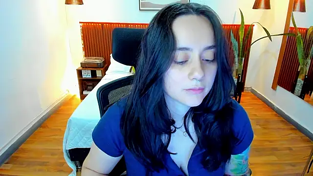 Snapshot of KatherineBond chatting on 03/05/26, 05:53 KatherineBond online show from 03/05/26, 05:53