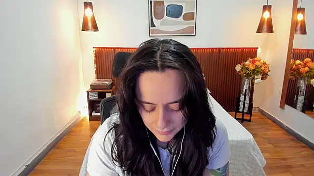 Snapshot of KatherineBond chatting on 07/04/26, 03:40 KatherineBond online show from 07/04/26, 03:40