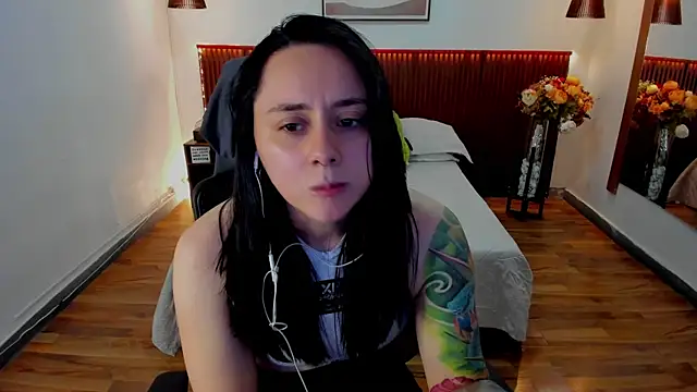 Snapshot of KatherineBond chatting on 07/22/26, 04:54 KatherineBond online show from 07/22/26, 04:54