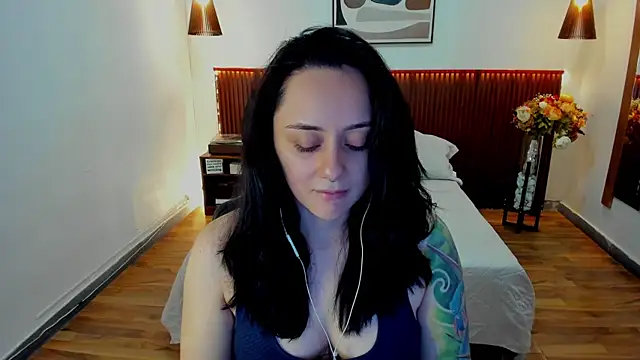 Snapshot of KatherineBond chatting on 07/24/26, 06:17 KatherineBond online show from 07/24/26, 06:17