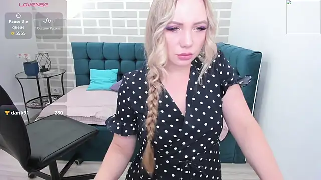 Snapshot of EvaMoran chatting on 06/08/26, 02:01 EvaMoran online show from 06/08/26, 02:01