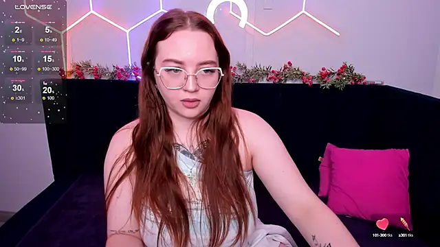 Snapshot of Emma_adorablle chatting on 12/18/24, 05:04 Emma adorablle online show from 12/18/24, 05:04