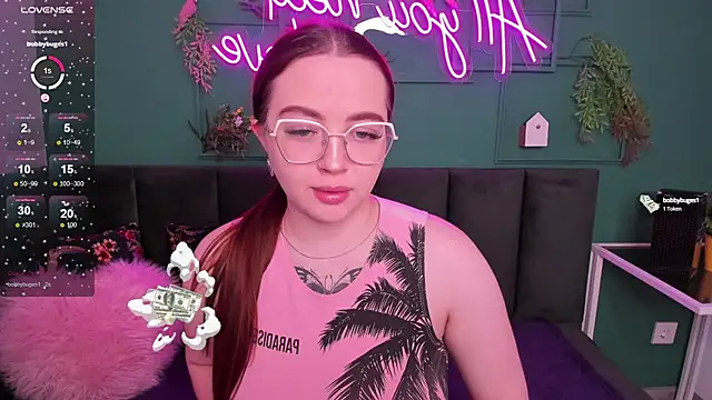 Snapshot of Emma_adorablle chatting on 12/23/24, 01:51 Emma adorablle online show from 12/23/24, 01:51