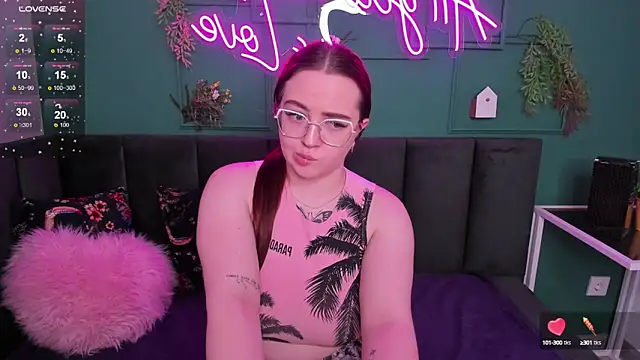 Snapshot of Emma_adorablle chatting on 12/23/24, 04:55 Emma adorablle online show from 12/23/24, 04:55