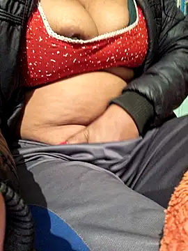 Snapshot of Priya_Bong chatting on 01/06/25, 12:24 Priya Bong online show from 01/06/25, 12:24