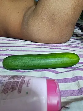 Snapshot of Priya_Bong chatting on 09/24/25, 07:39 Priya Bong online show from 09/24/25, 07:39