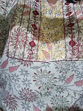 Snapshot of Priya_Bong chatting on 10/20/25, 02:34 Priya Bong online show from 10/20/25, 02:34