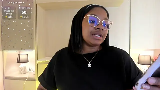 Snapshot of tamaraa_smiith chatting on 11/05/25, 07:36 tamaraa smiith online show from 11/05/25, 07:36