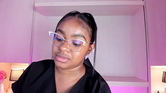 Snapshot of tamaraa_smiith chatting on 11/20/25, 08:19 tamaraa smiith online show from 11/20/25, 08:19