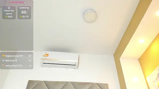 Snapshot of Adelehottman chatting on 02/19/25, 08:41 Adelehottman online show from 02/19/25, 08:41