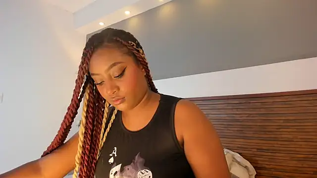 Snapshot of Adelehottman chatting on 09/13/25, 04:45 Adelehottman online show from 09/13/25, 04:45