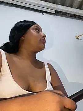 Snapshot of Adelehottman chatting on 09/28/25, 04:40 Adelehottman online show from 09/28/25, 04:40