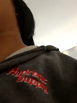 Snapshot of Adelehottman chatting on 10/15/25, 12:05 Adelehottman online show from 10/15/25, 12:05