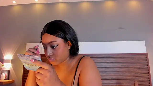 Snapshot of Adelehottman chatting on 10/31/25, 12:33 Adelehottman online show from 10/31/25, 12:33