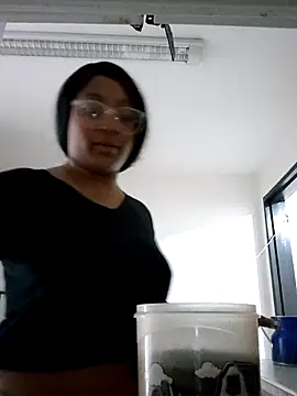 Snapshot of Adelehottman chatting on 11/06/25, 12:17 Adelehottman online show from 11/06/25, 12:17