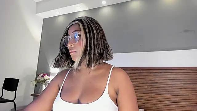 Snapshot of Adelehottman chatting on 11/19/25, 12:16 Adelehottman online show from 11/19/25, 12:16