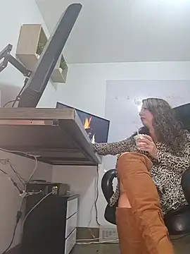 Snapshot of Sussy50 chatting on 01/14/25, 10:55 Sussy50 online show from 01/14/25, 10:55