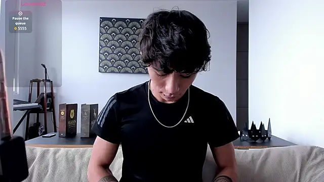 Snapshot of im__thomass chatting on 11/28/25, 08:33 im thomass online show from 11/28/25, 08:33