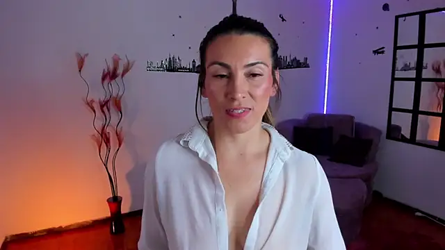 Snapshot of Elizabeth_taylor_b chatting on 02/19/26, 10:06 Elizabeth taylor b online show from 02/19/26, 10:06