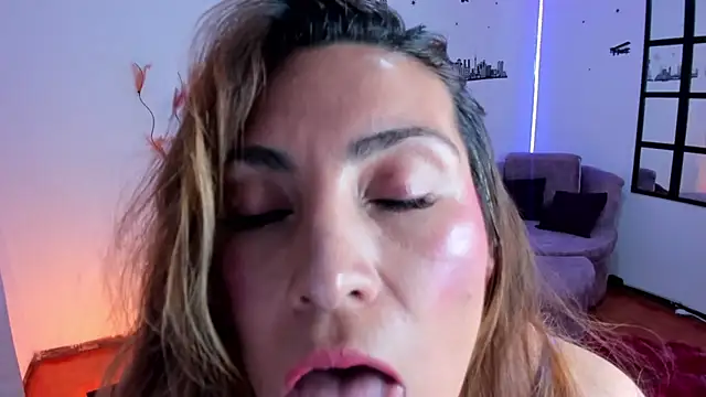 Snapshot of Elizabeth_taylor_b chatting on 03/11/26, 11:22 Elizabeth taylor b online show from 03/11/26, 11:22