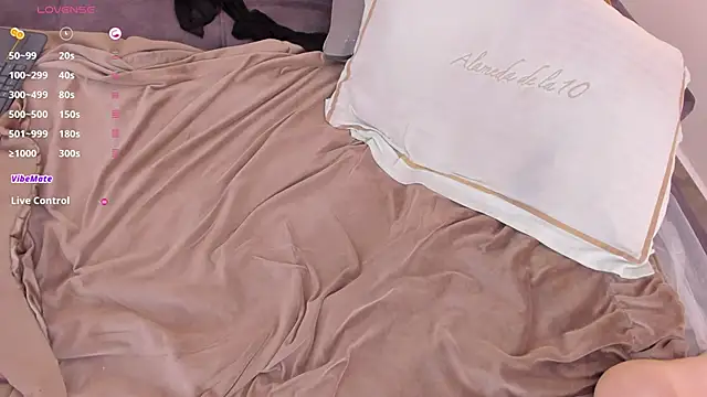 Snapshot of _huge_boobs_ebony chatting on 03/18/25, 01:43 huge boobs ebony online show from 03/18/25, 01:43