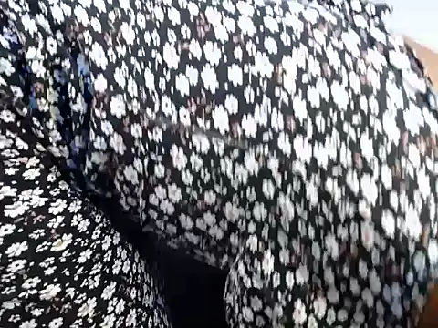 Snapshot of DarkBerry8 chatting on 11/25/25, 08:36 DarkBerry8 online show from 11/25/25, 08:36