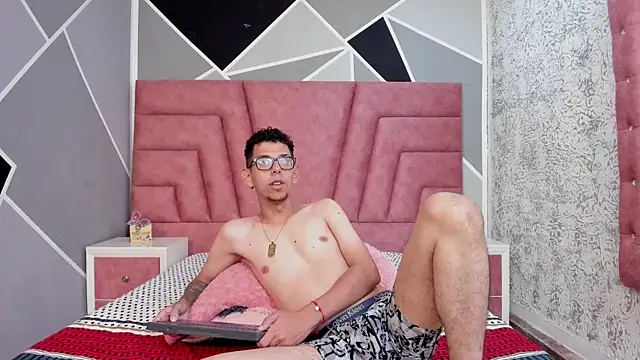 Snapshot of Derek_and_Skarlet chatting on 01/25/25, 02:36 Derek and Skarlet online show from 01/25/25, 02:36