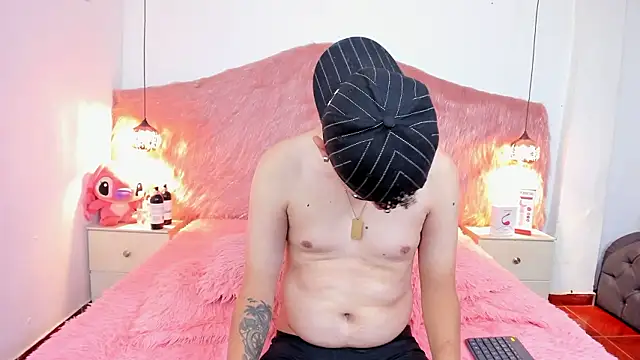 Derek and Skarlet online show from 02/13/26, 10:55