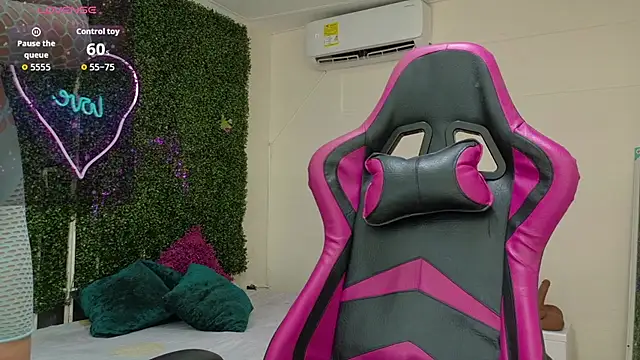 emy 0 online show from 03/19/26, 03:38