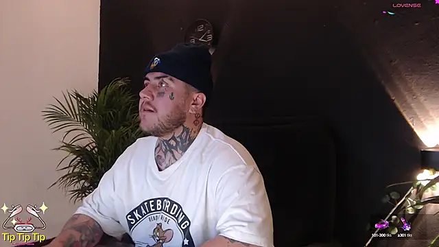 Snapshot of Ash_gusbig chatting on 01/28/25, 05:11 Ash gusbig online show from 01/28/25, 05:11