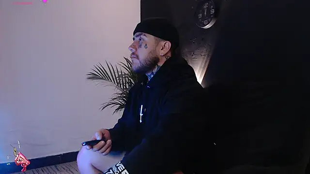 Snapshot of Ash_gusbig chatting on 02/15/25, 12:15 Ash gusbig online show from 02/15/25, 12:15