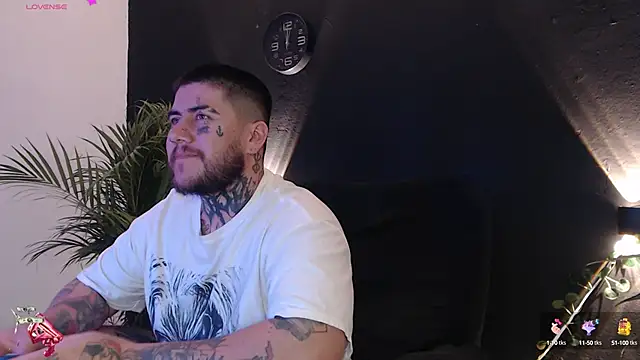 Snapshot of Ash_gusbig chatting on 02/22/25, 03:01 Ash gusbig online show from 02/22/25, 03:01