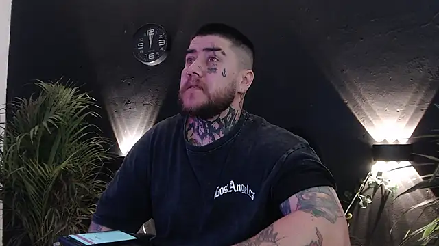 Snapshot of Ash_gusbig chatting on 03/15/25, 01:18 Ash gusbig online show from 03/15/25, 01:18