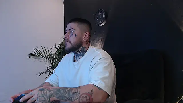 Snapshot of Ash_gusbig chatting on 03/16/25, 01:49 Ash gusbig online show from 03/16/25, 01:49