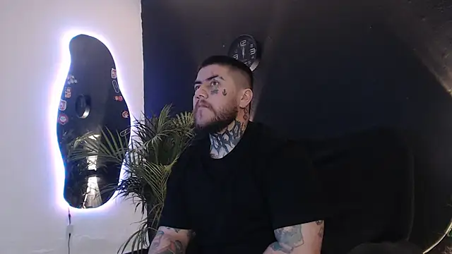 Snapshot of Ash_gusbig chatting on 03/18/25, 02:15 Ash gusbig online show from 03/18/25, 02:15