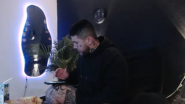 Snapshot of Ash_gusbig chatting on 03/19/25, 02:05 Ash gusbig online show from 03/19/25, 02:05