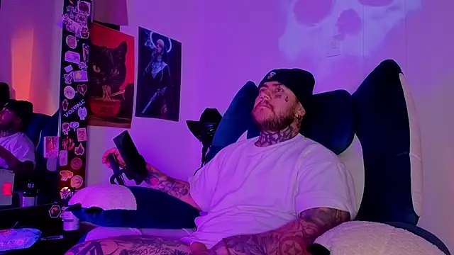 Snapshot of Ash_gusbig chatting on 10/28/25, 03:32 Ash gusbig online show from 10/28/25, 03:32