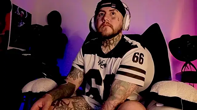 Snapshot of Ash_gusbig chatting on 02/16/26, 01:35 Ash gusbig online show from 02/16/26, 01:35