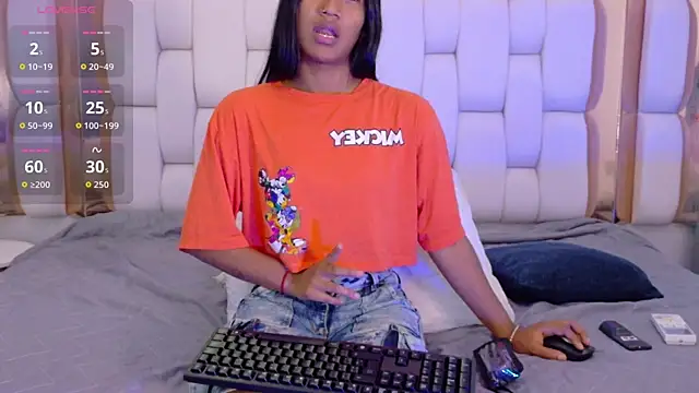 Snapshot of indianschoolgirl chatting on 11/03/25, 01:01 indianschoolgirl online show from 11/03/25, 01:01