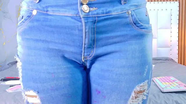 Snapshot of indianschoolgirl chatting on 11/21/25, 08:29 indianschoolgirl online show from 11/21/25, 08:29