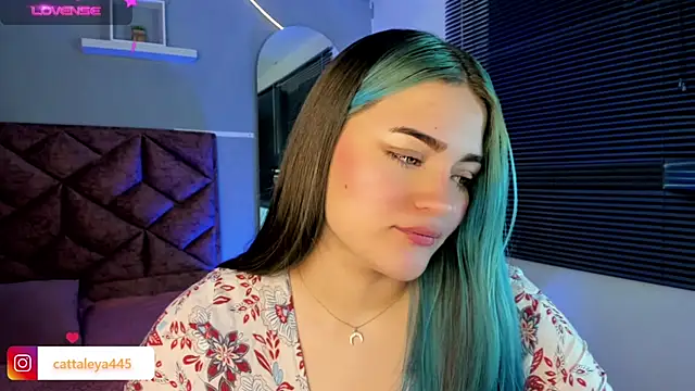 cattaleya    online show from 01/11/25, 03:23