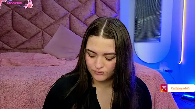 cattaleya    online show from 03/11/25, 06:32