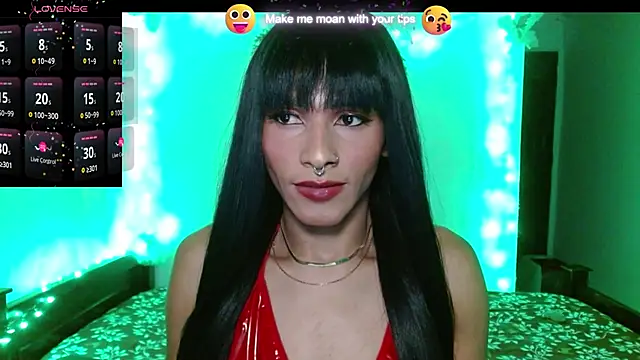 carolinemiller7 online show from 12/18/24, 07:58