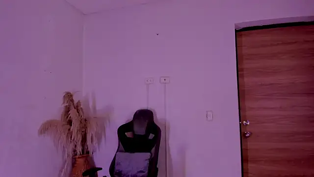 carolinemiller7 online show from 11/19/25, 06:57